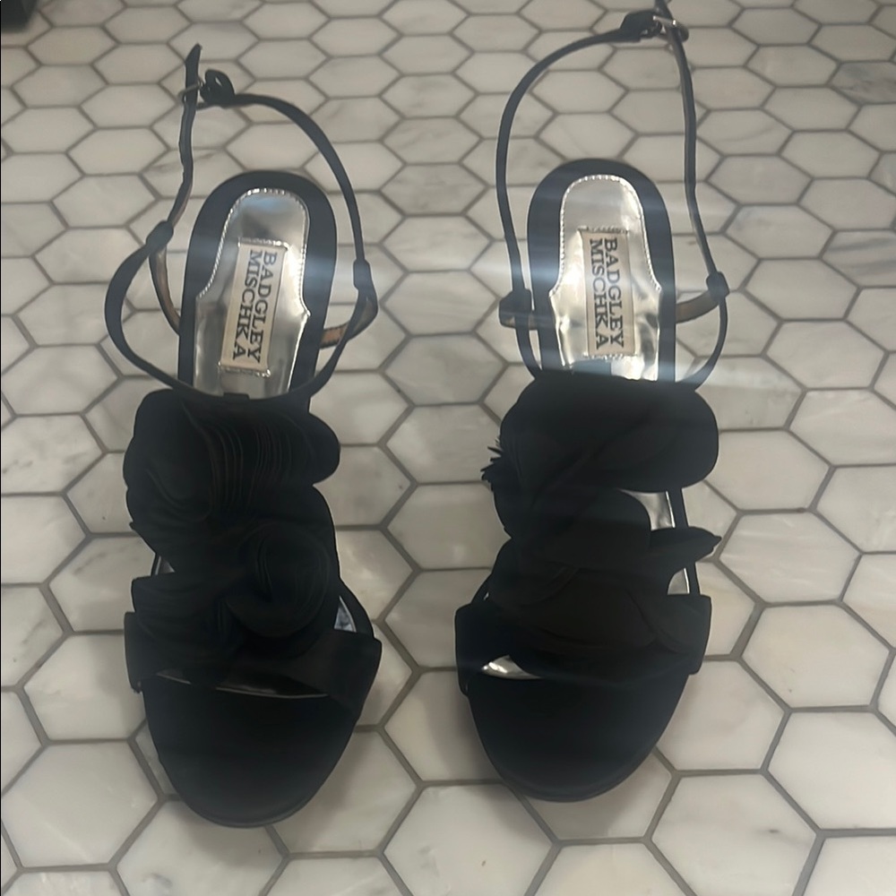 NWOT Badgley mishka heels